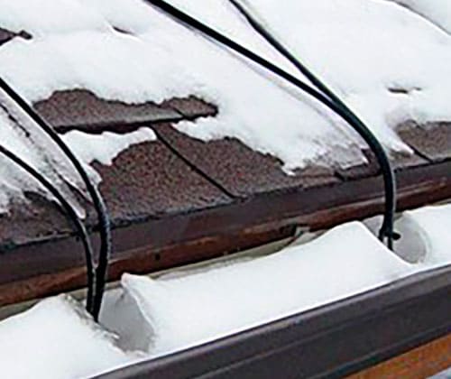 Снеготаяние на крыше, в желобе, греющий кабель